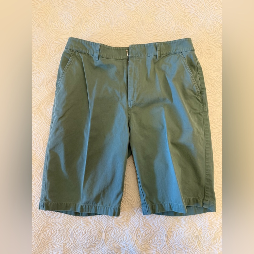 Garnet Hill Green Flat Front 100% Cotton Bermuda Shorts.